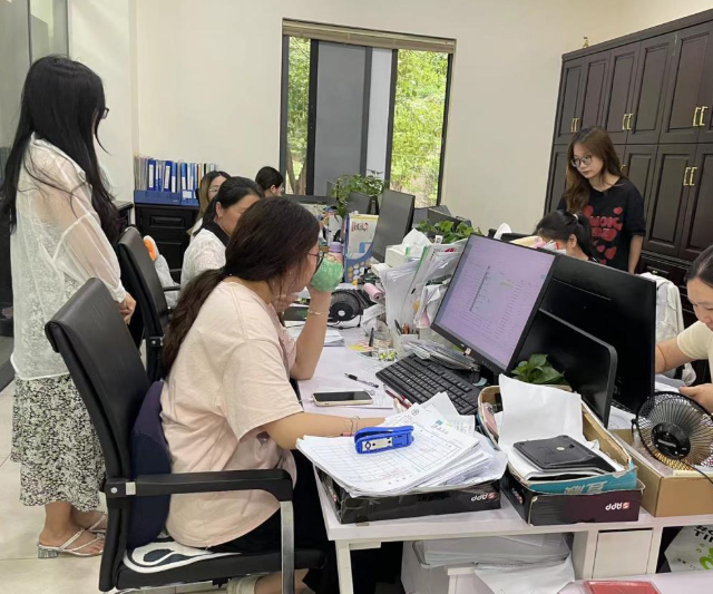 组织学习的陪同者和心灵的陪护者引导学生培育批判性思维